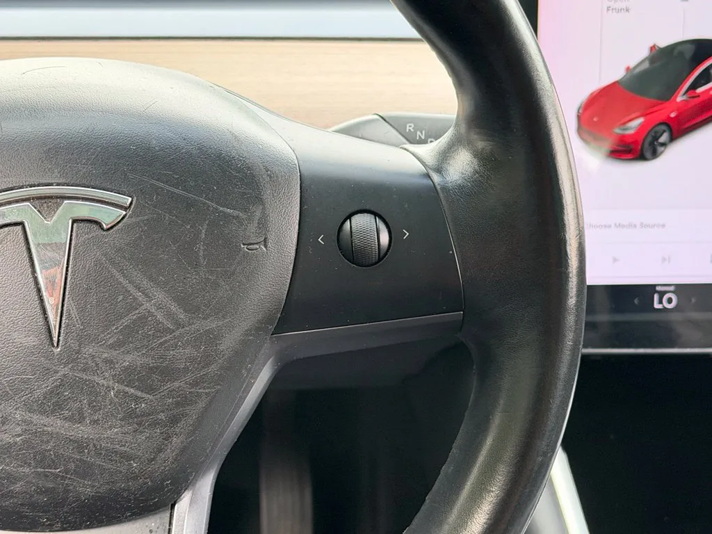 Tesla Model 3 photo 45