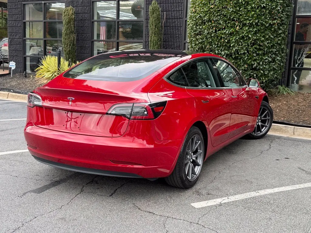 Tesla Model 3 photo 12