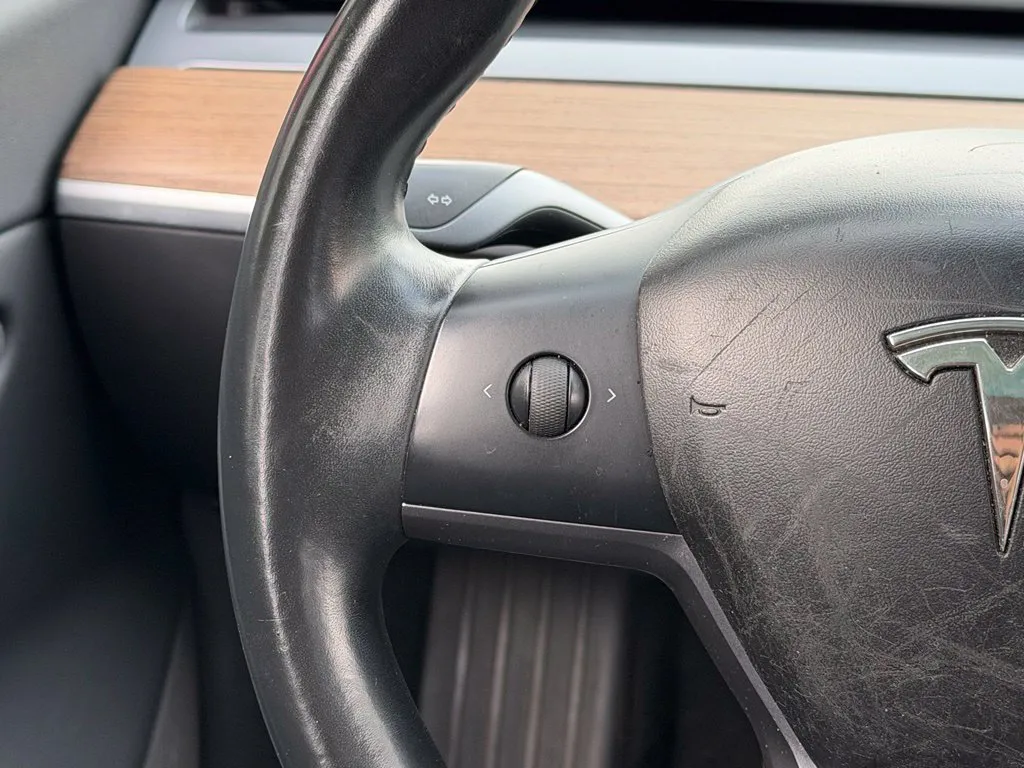 Tesla Model 3 photo 44