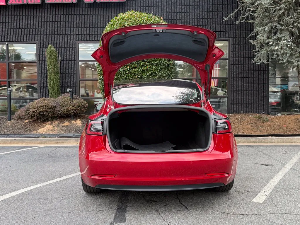 Tesla Model 3 photo 17