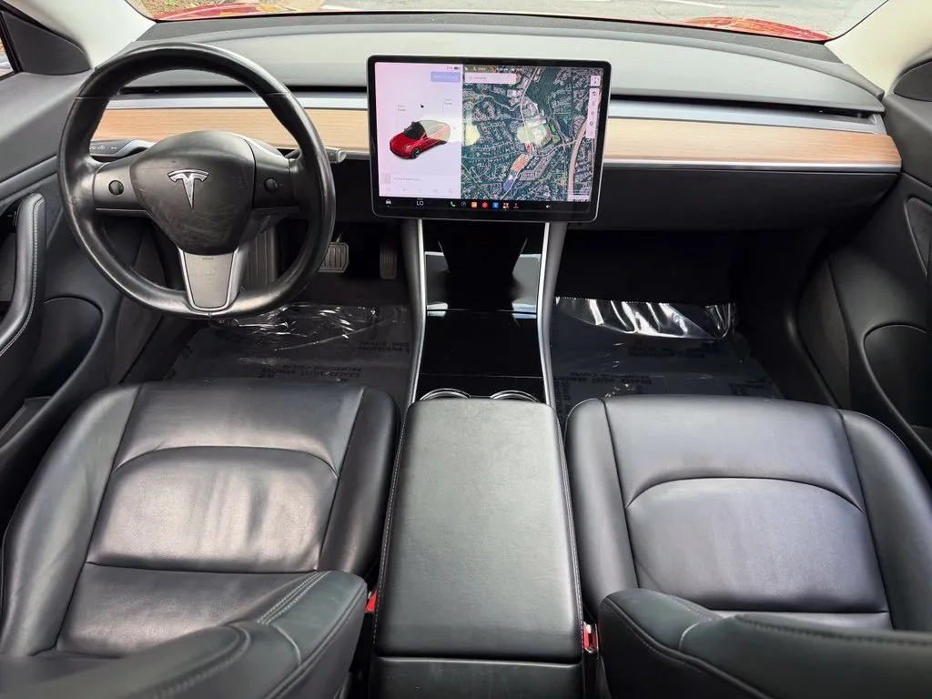 Tesla Model 3 photo 40