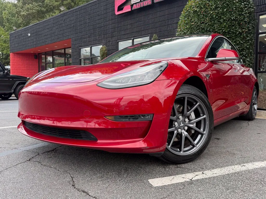 Tesla Model 3 photo 2