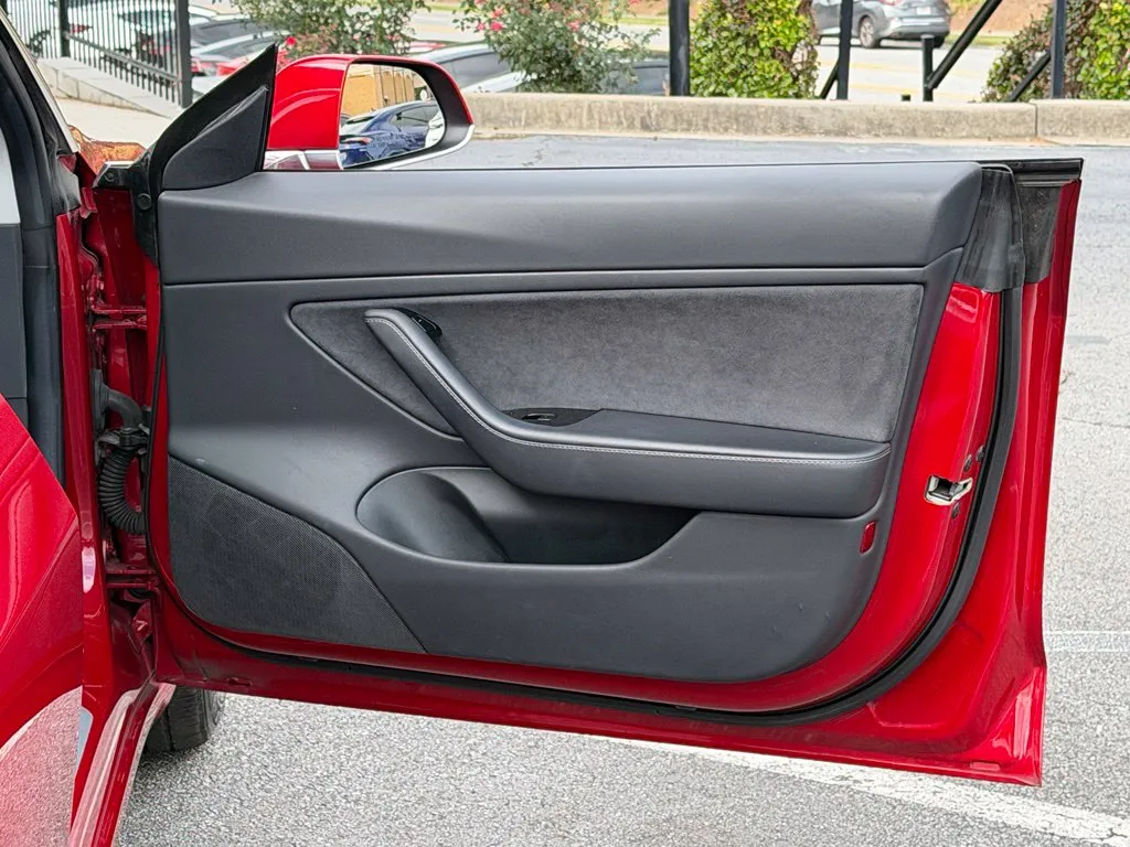 Tesla Model 3 photo 36