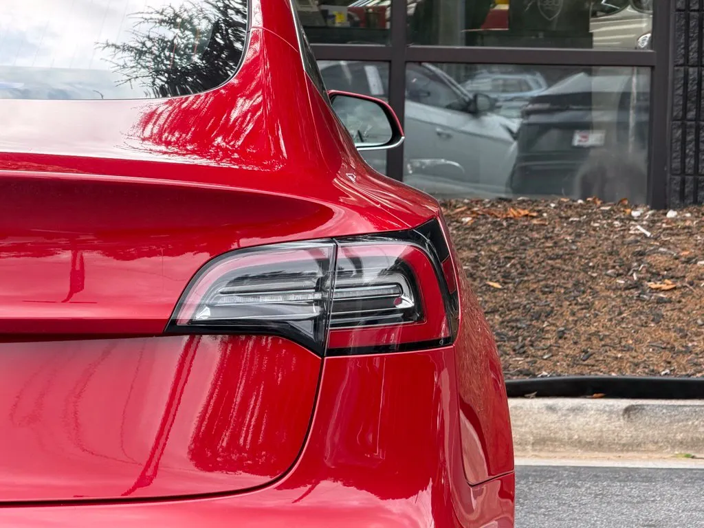 Tesla Model 3 photo 16