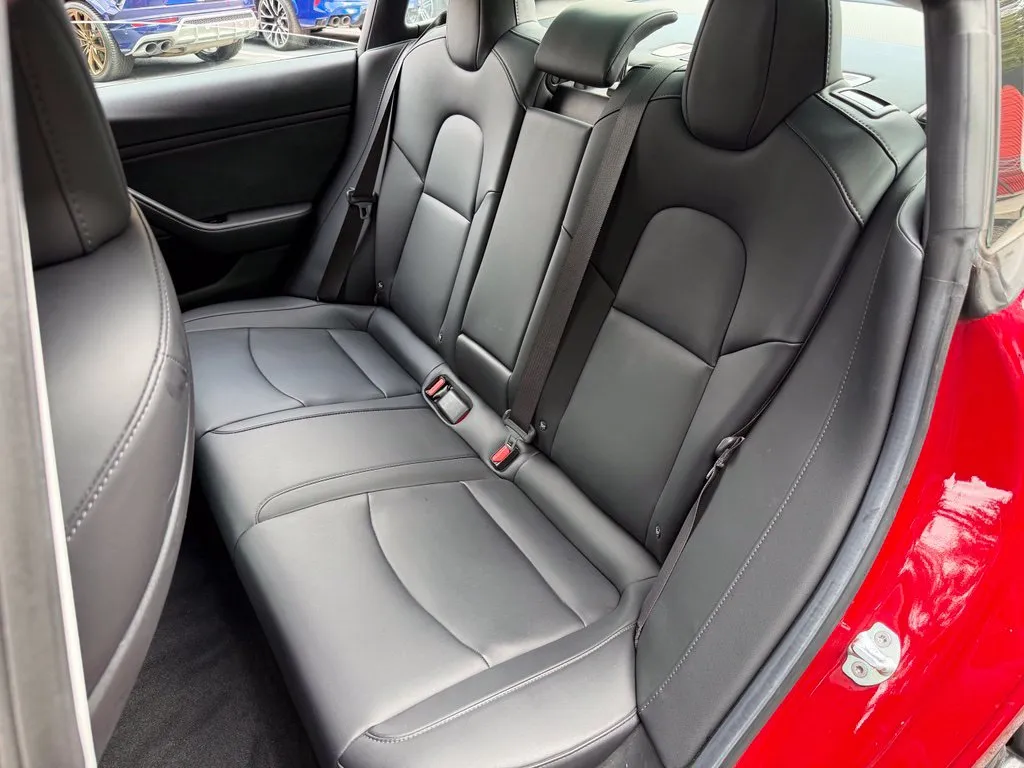 Tesla Model 3 photo 31