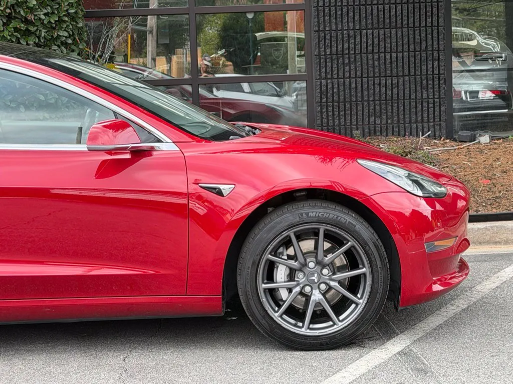 Tesla Model 3 photo 23