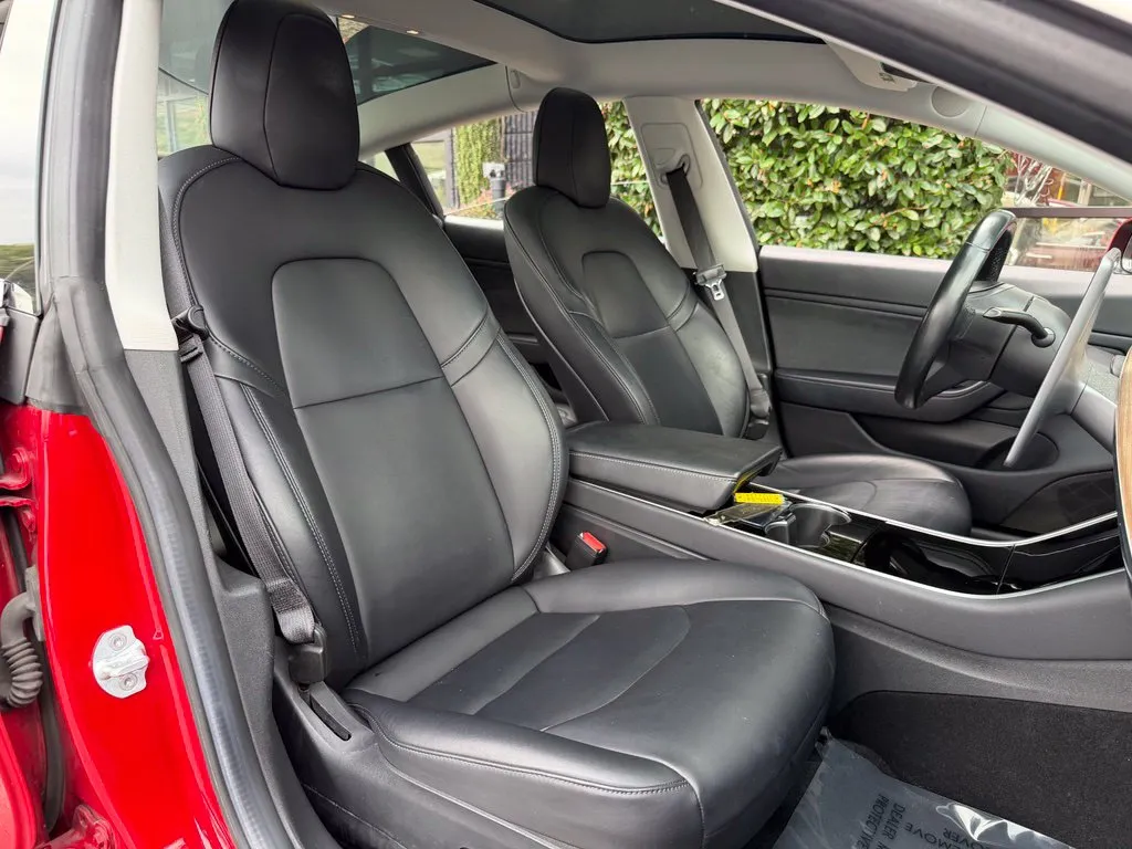 Tesla Model 3 photo 34