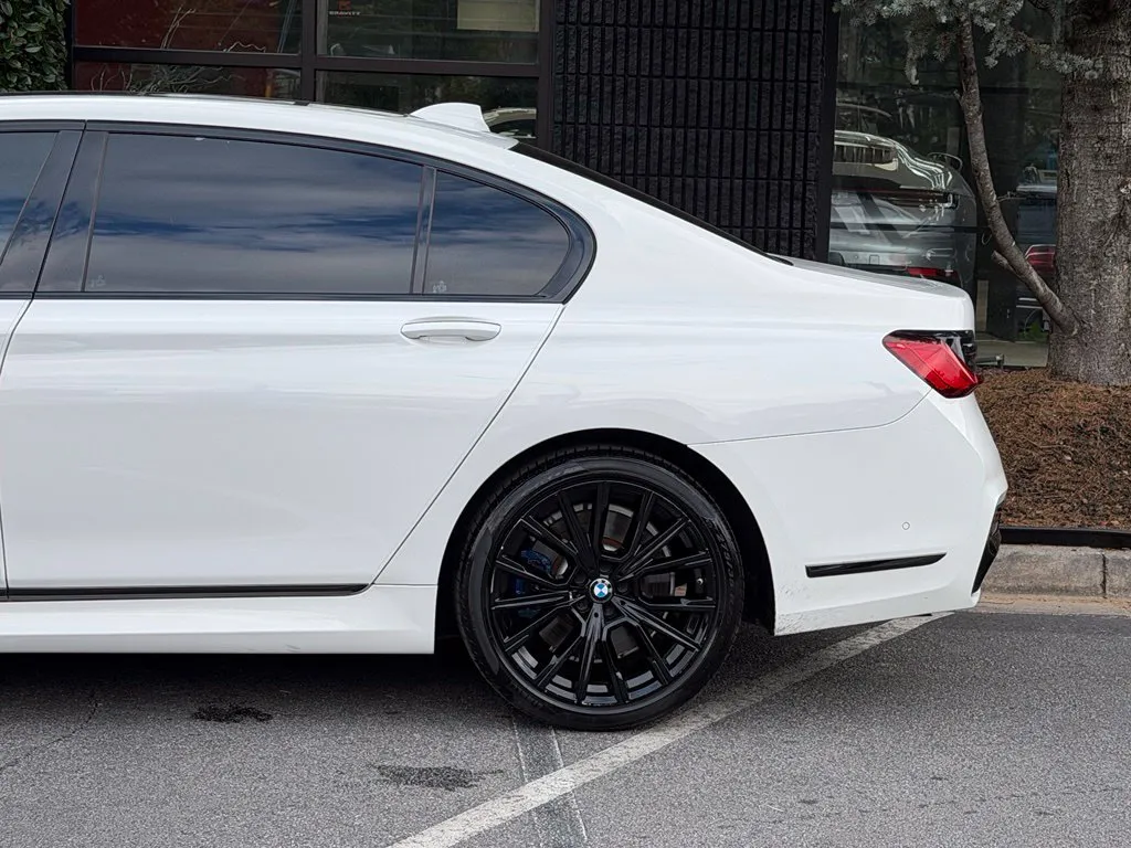 BMW 7 Series photo 11