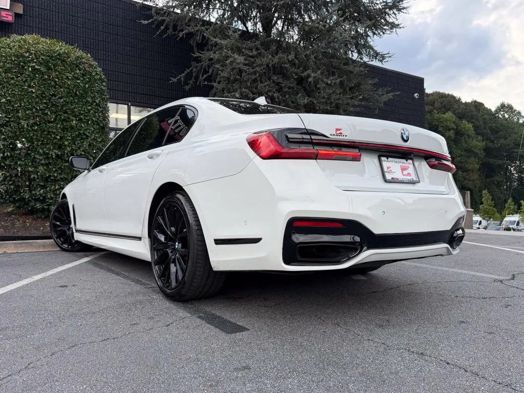 BMW 7 Series photo 18