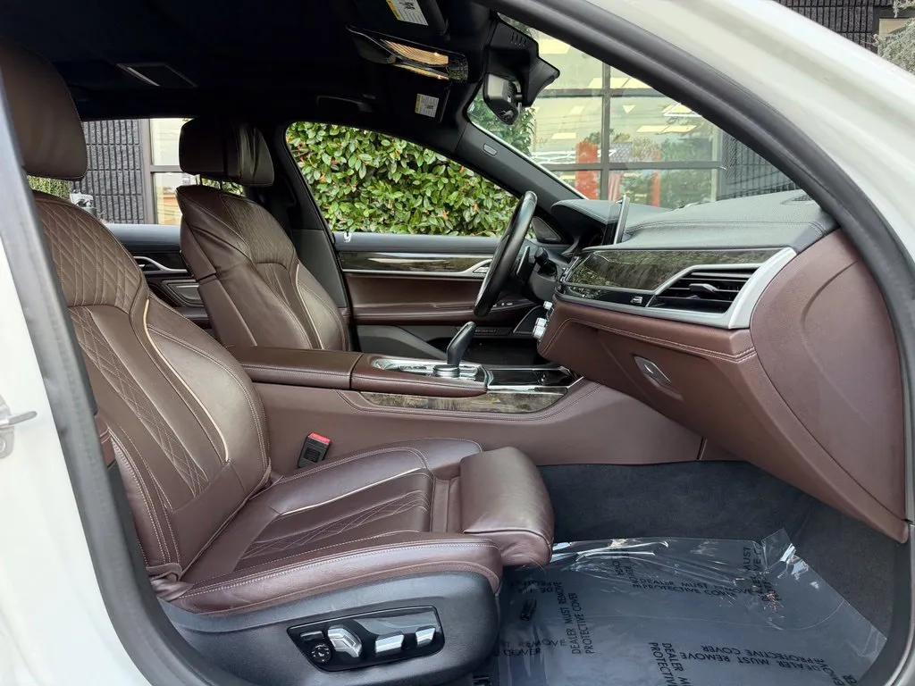 BMW 7 Series photo 32
