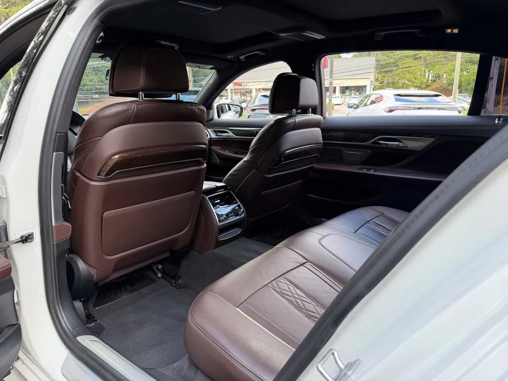 BMW 7 Series photo 29
