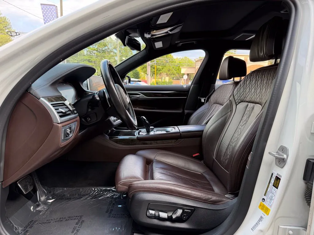 BMW 7 Series photo 23