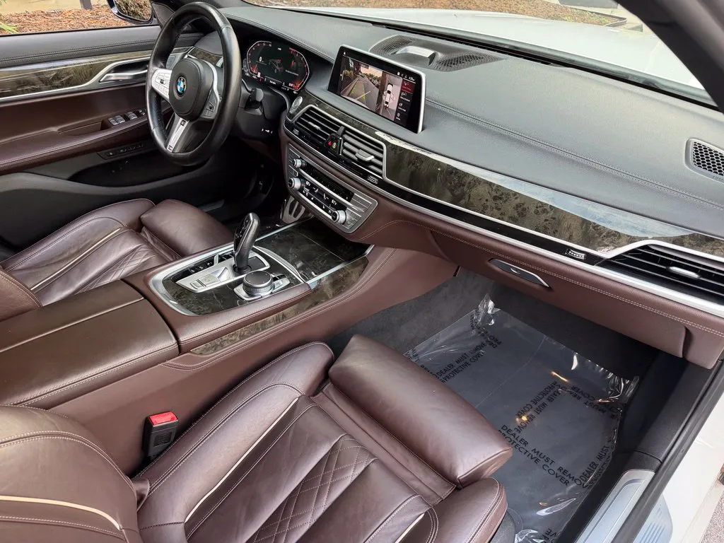 BMW 7 Series photo 31