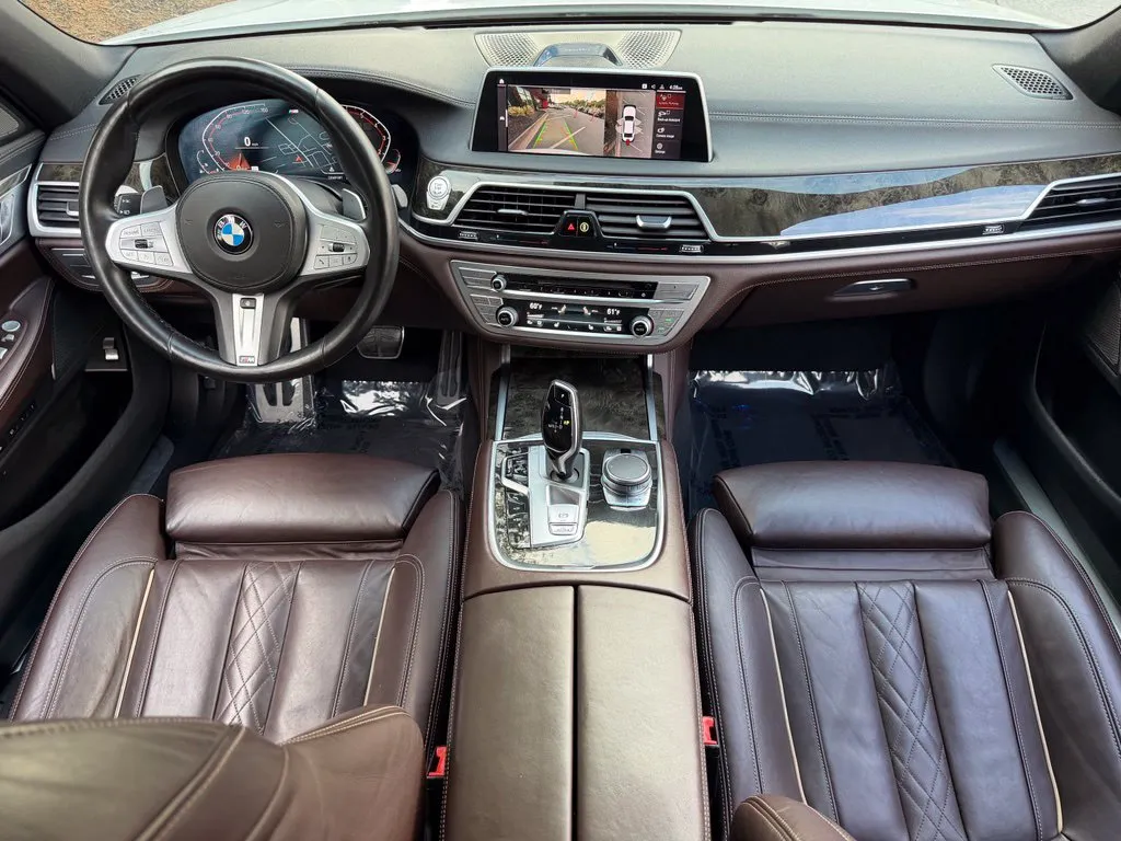 BMW 7 Series photo 39