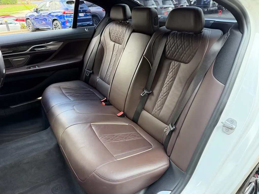 BMW 7 Series photo 30