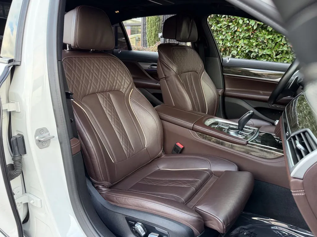 BMW 7 Series photo 33