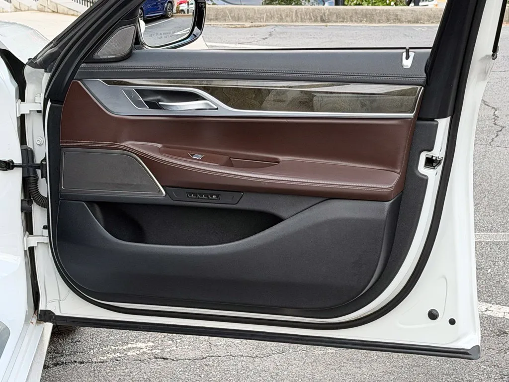 BMW 7 Series photo 35