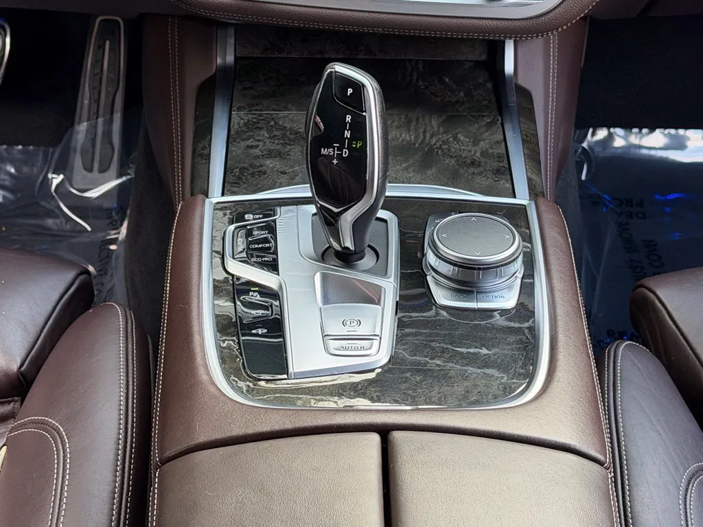 BMW 7 Series photo 47