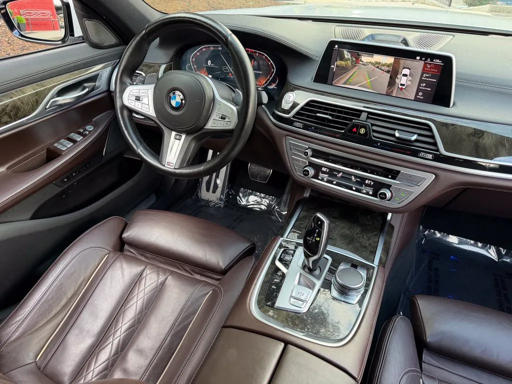BMW 7 Series photo 40