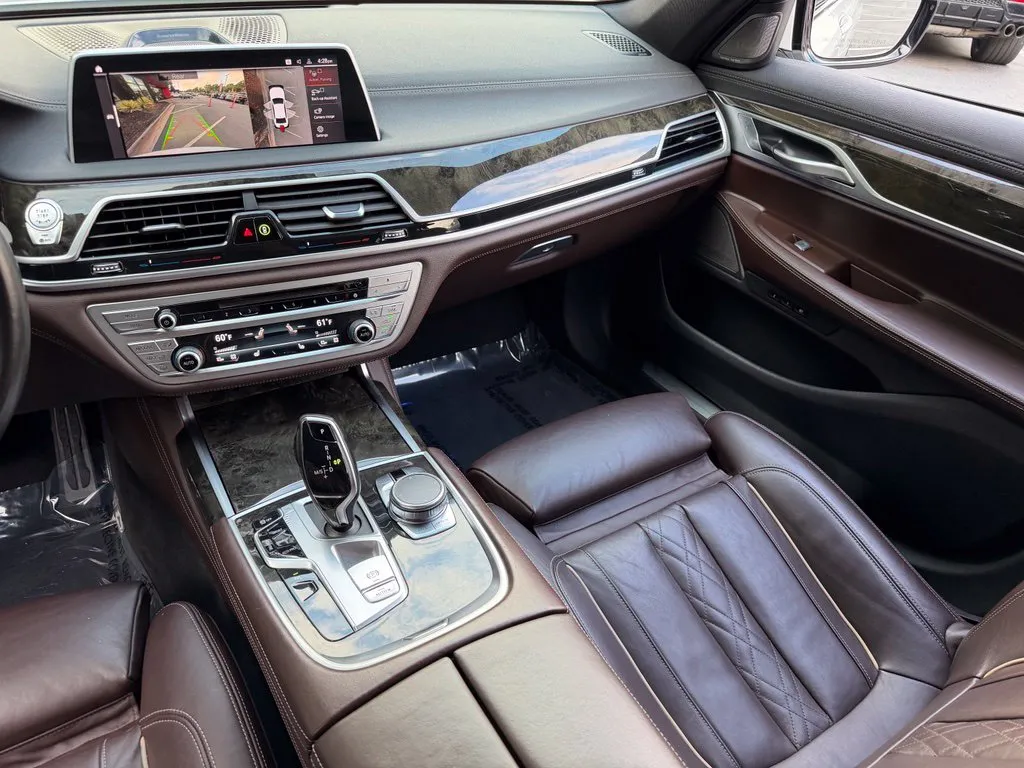 BMW 7 Series photo 41