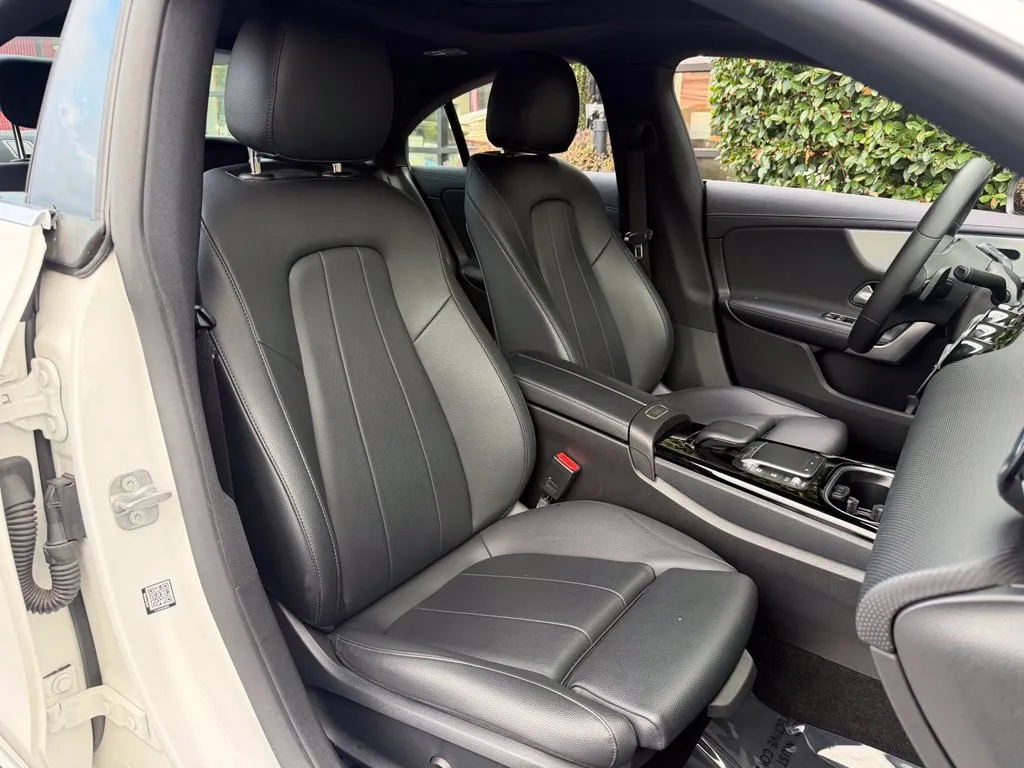 Mercedes-Benz CLA photo 34