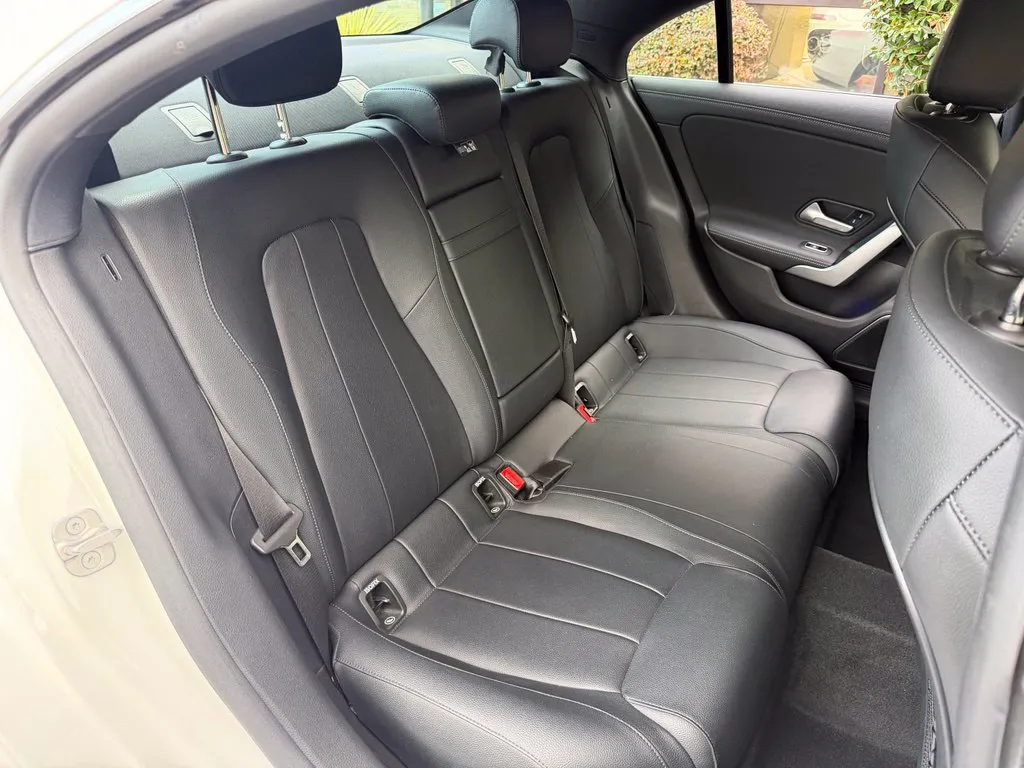 Mercedes-Benz CLA photo 38
