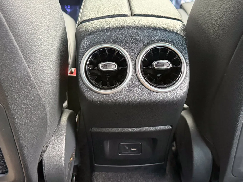 Mercedes-Benz CLA photo 50