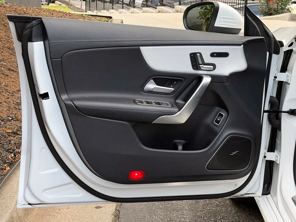 Mercedes-Benz CLA photo 28