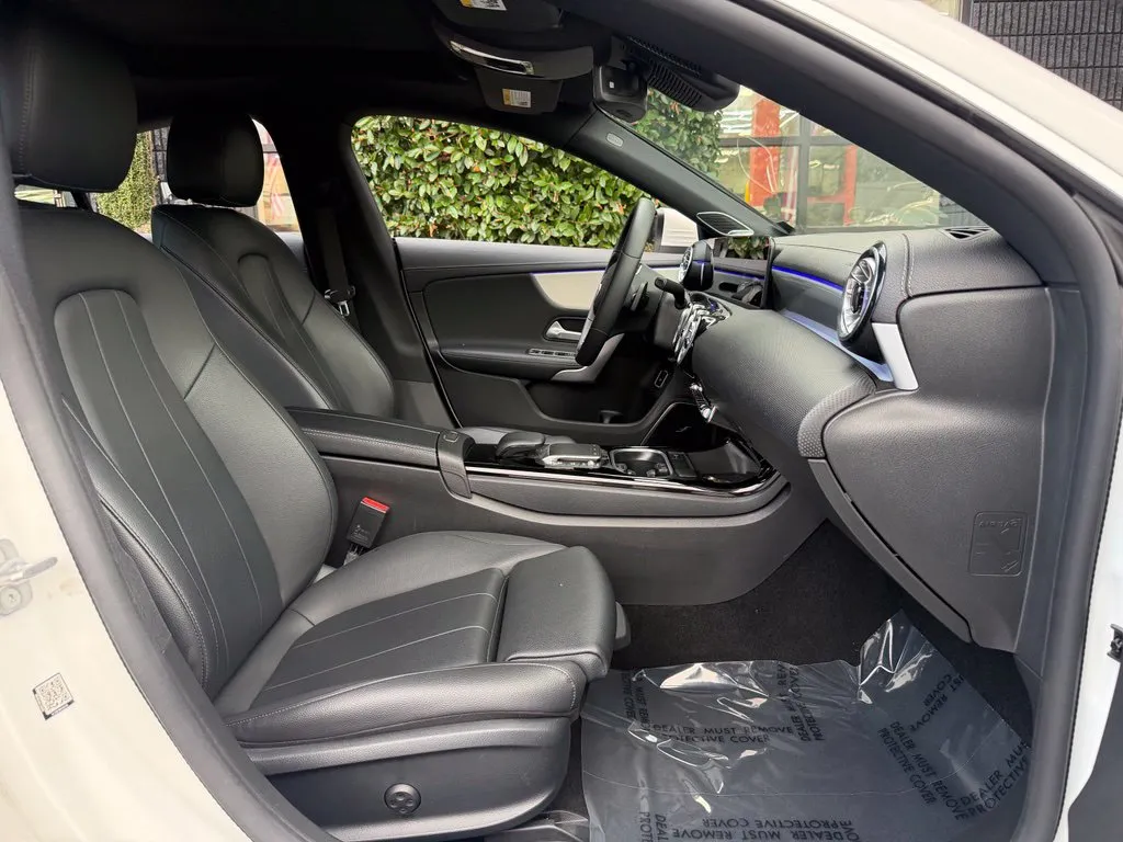 Mercedes-Benz CLA photo 33