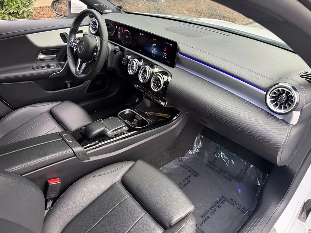 Mercedes-Benz CLA photo 32