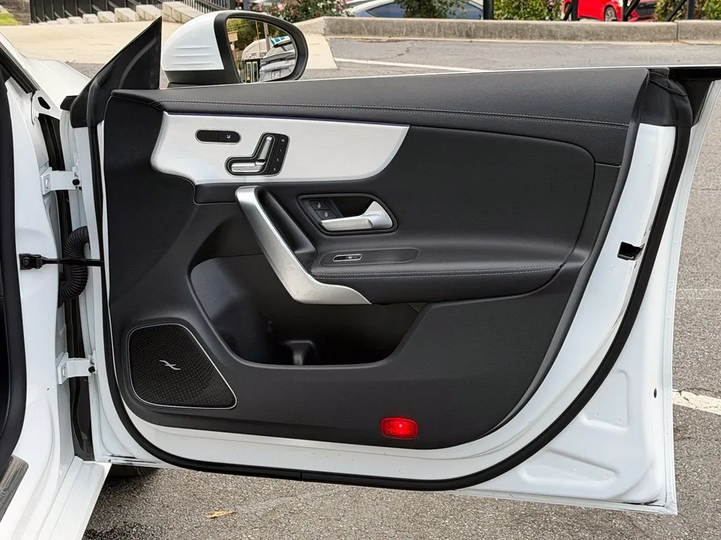 Mercedes-Benz CLA photo 35
