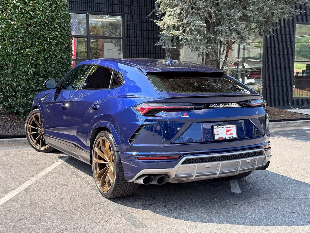 Lamborghini URUS photo 19