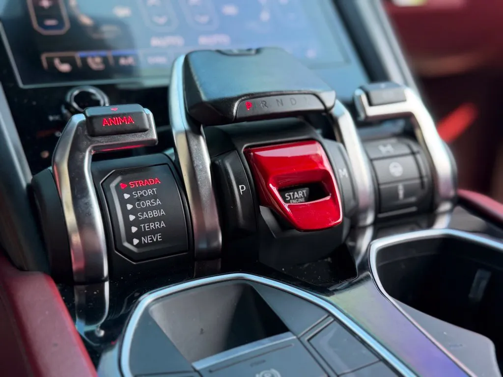 Lamborghini URUS photo 51