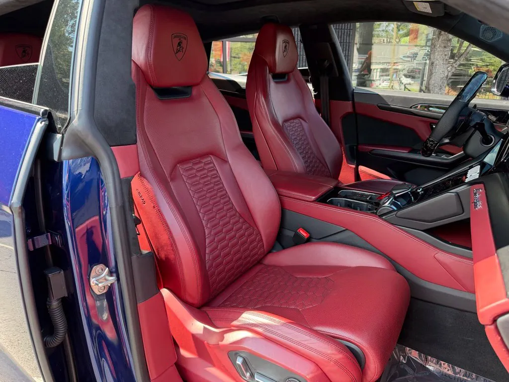 Lamborghini URUS photo 35