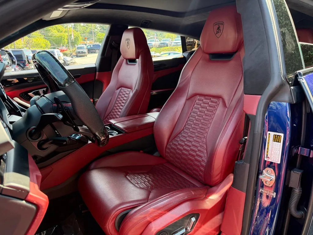 Lamborghini URUS photo 26
