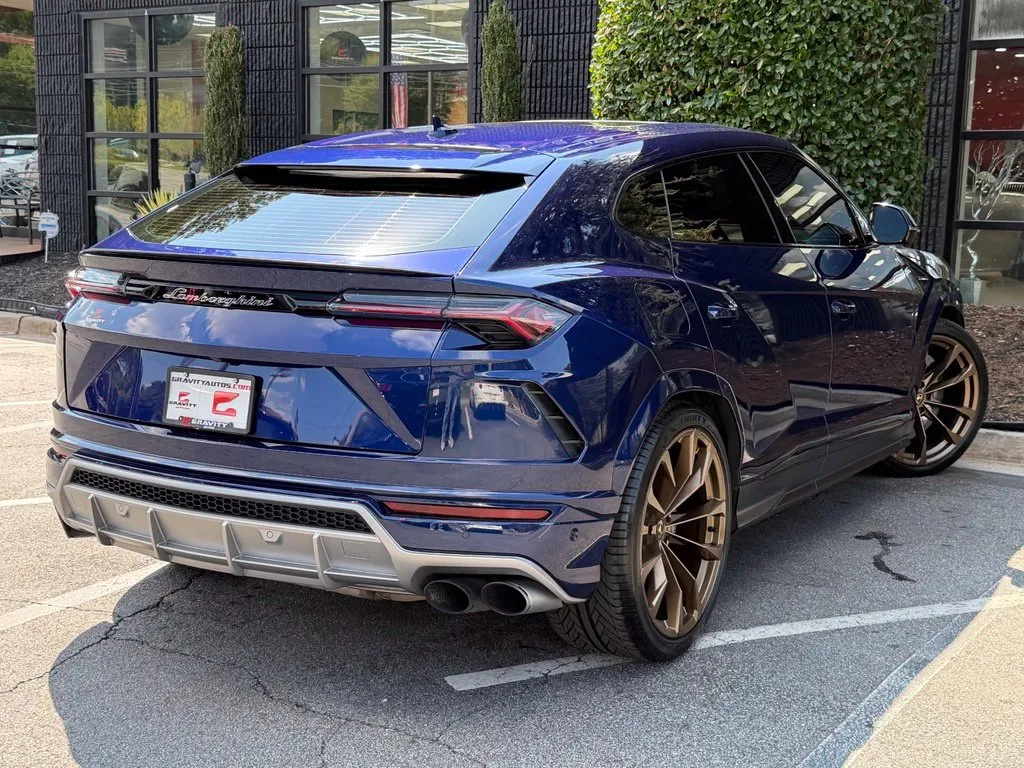 Lamborghini URUS photo 12