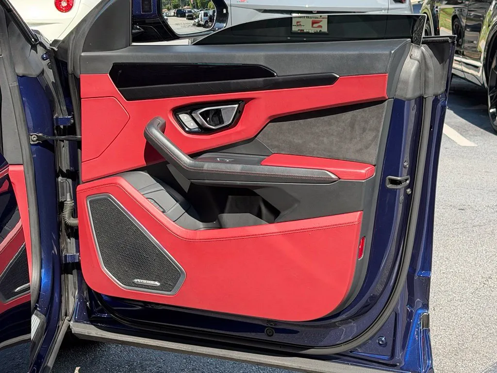 Lamborghini URUS photo 37