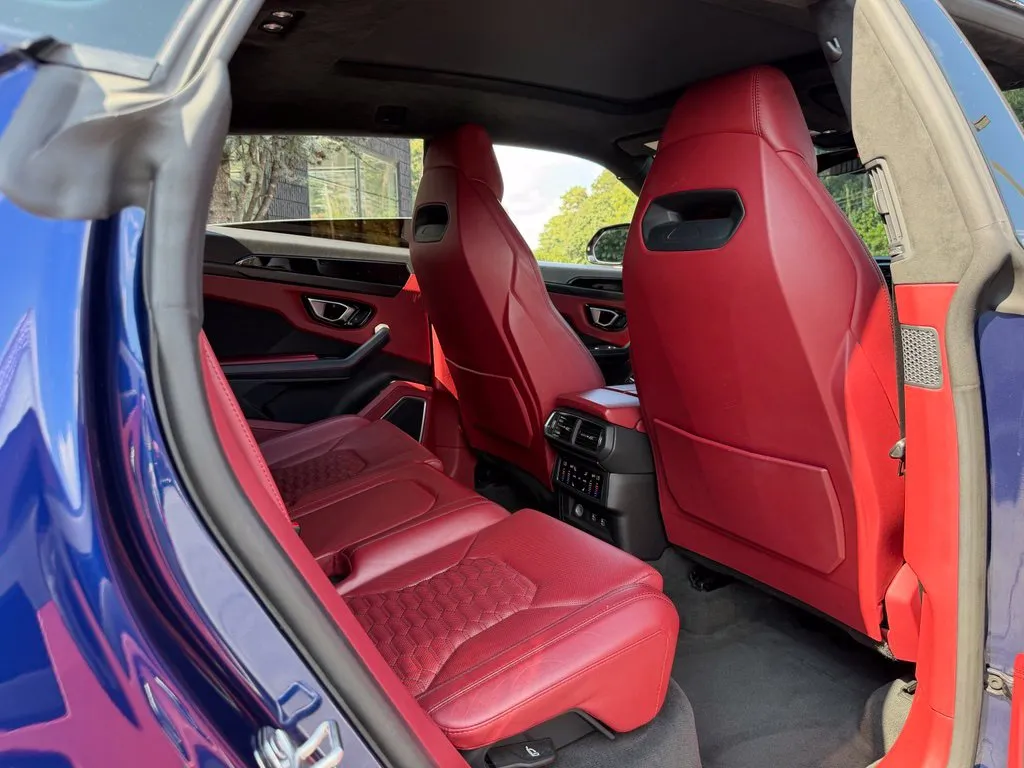 Lamborghini URUS photo 39