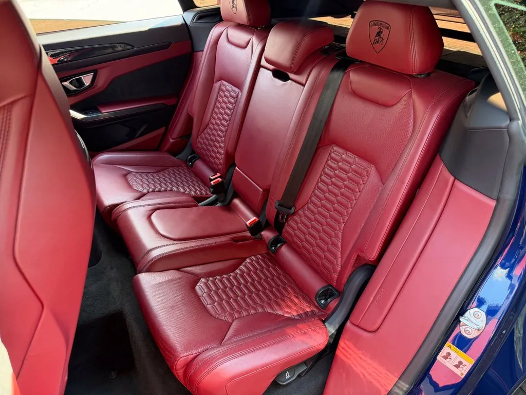 Lamborghini URUS photo 32