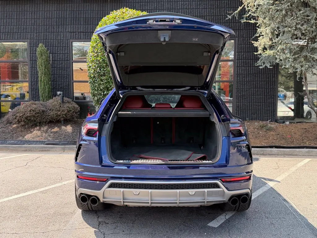 Lamborghini URUS photo 17