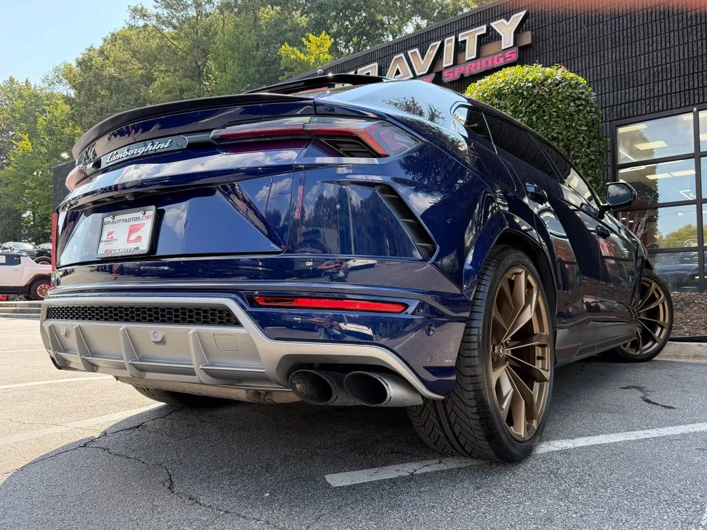 Lamborghini URUS photo 13