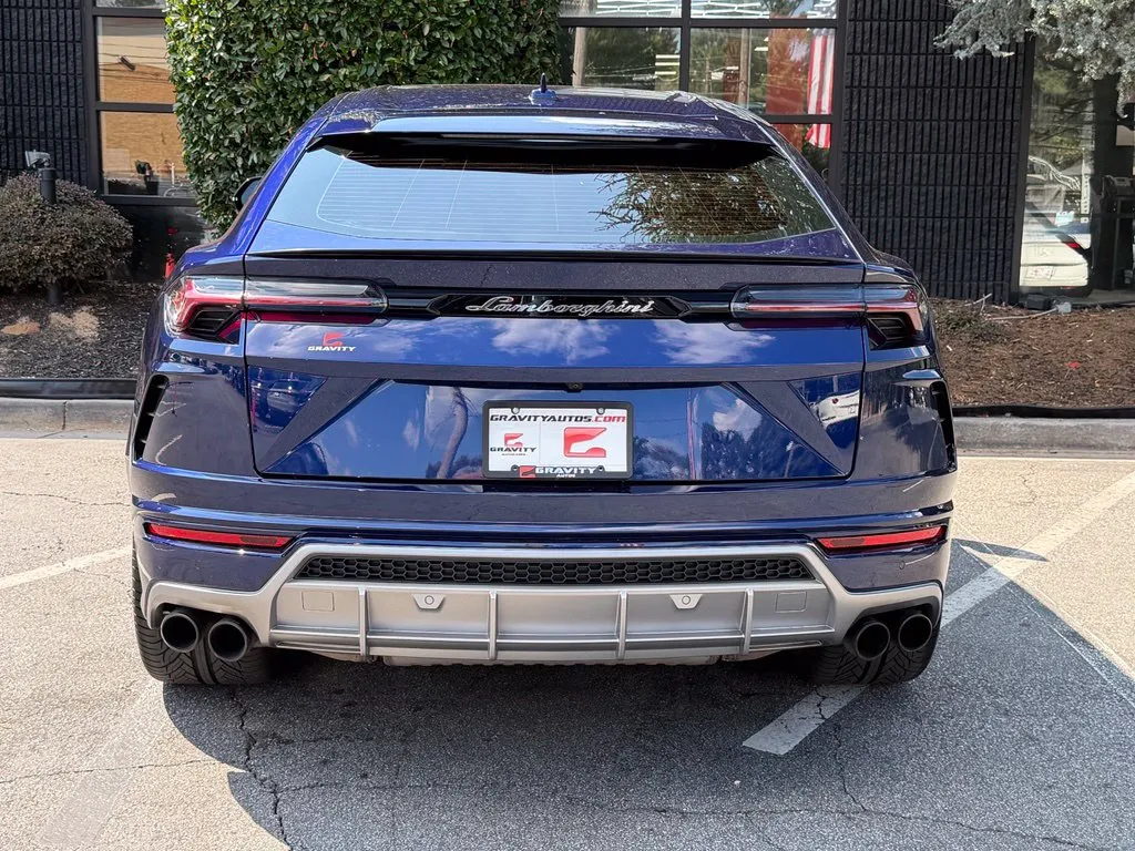 Lamborghini URUS photo 14