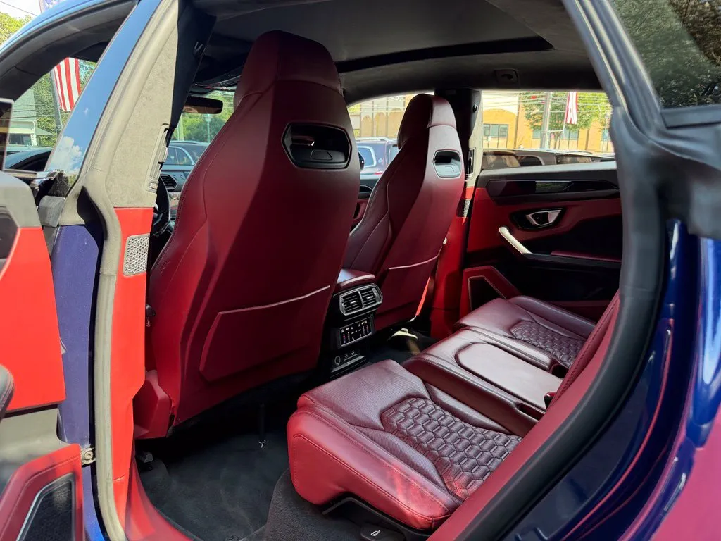 Lamborghini URUS photo 31