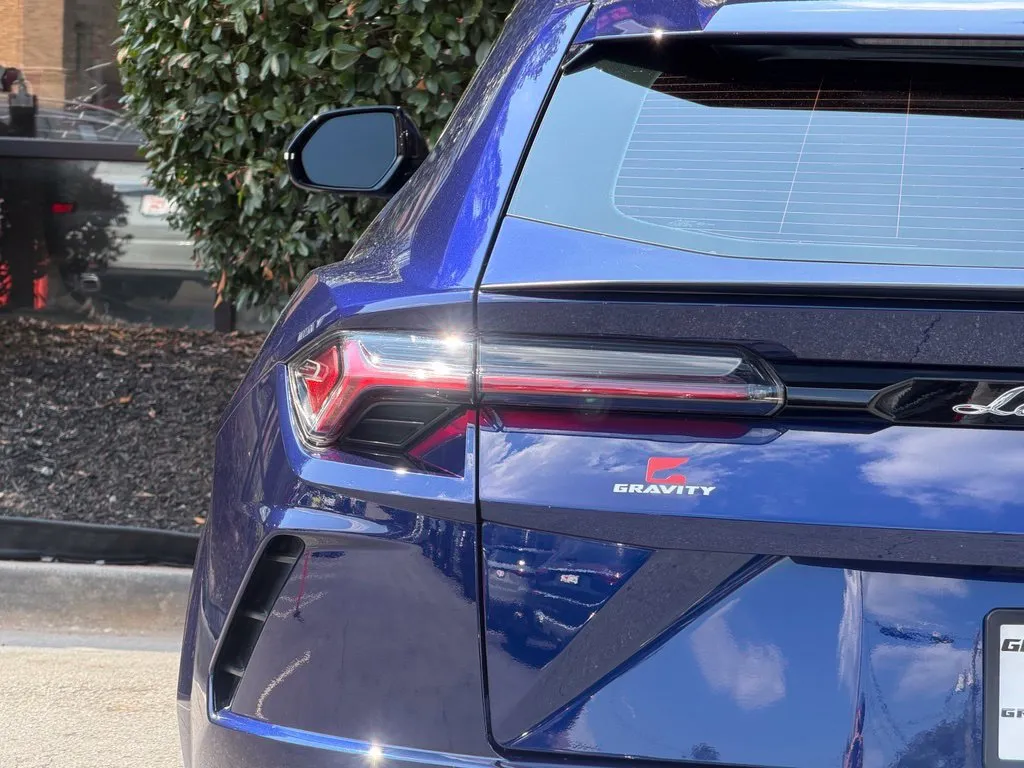 Lamborghini URUS photo 15