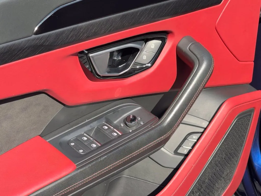 Lamborghini URUS photo 30
