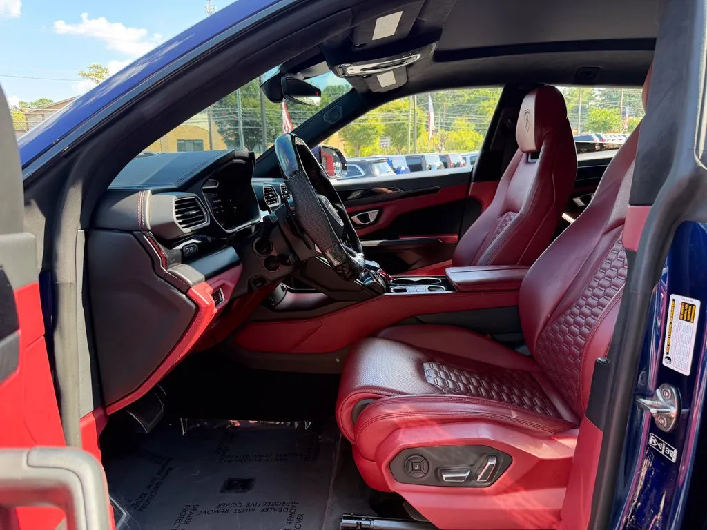 Lamborghini URUS photo 25