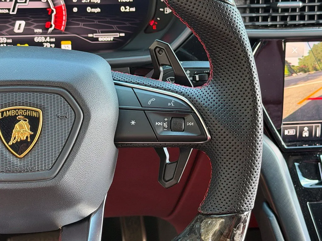 Lamborghini URUS photo 46