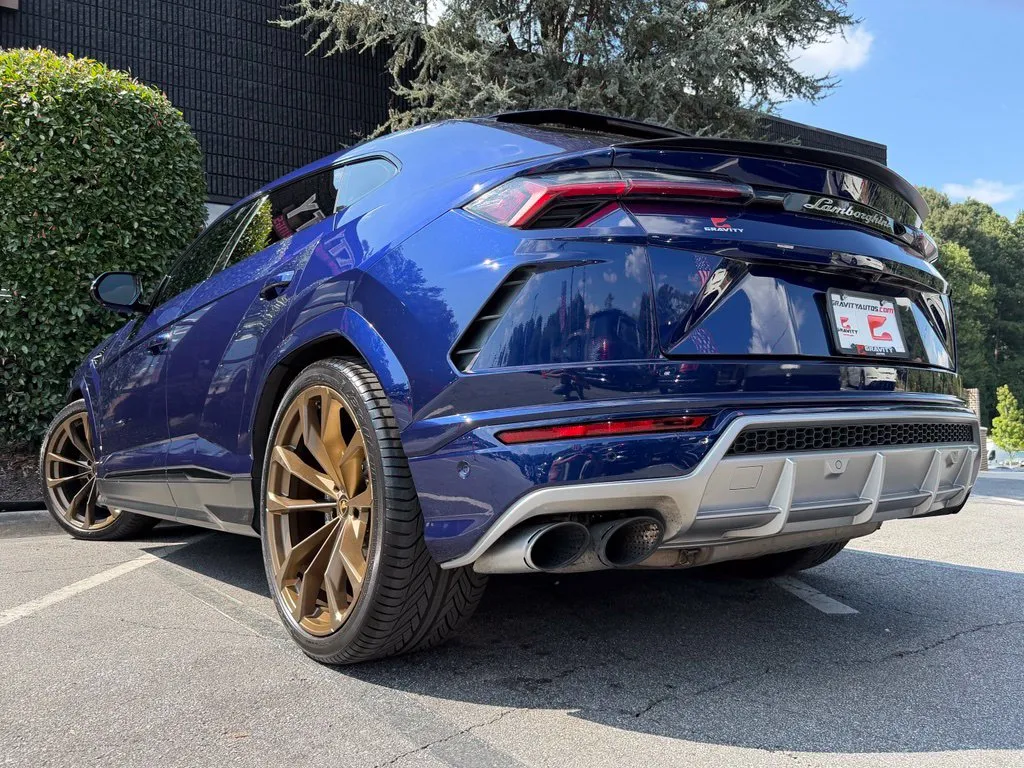 Lamborghini URUS photo 20