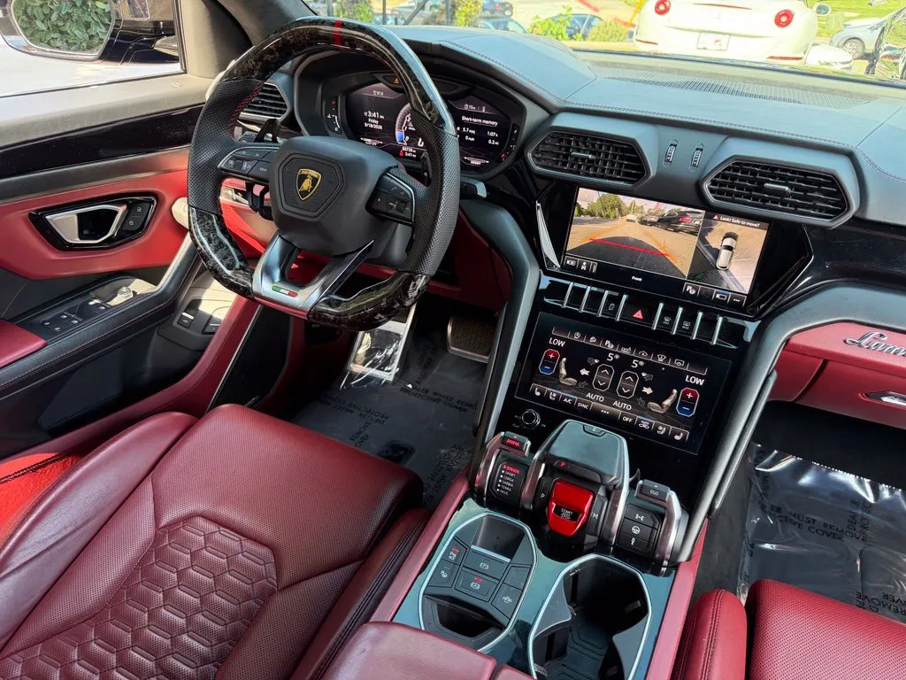 Lamborghini URUS photo 42