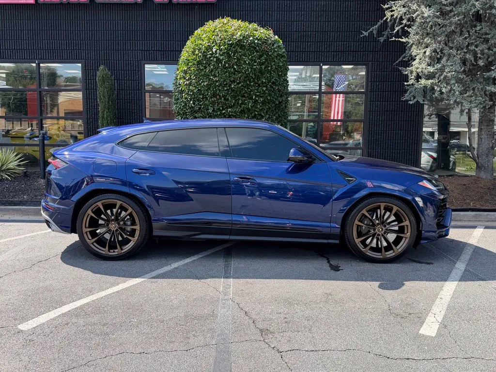 Lamborghini URUS photo 21